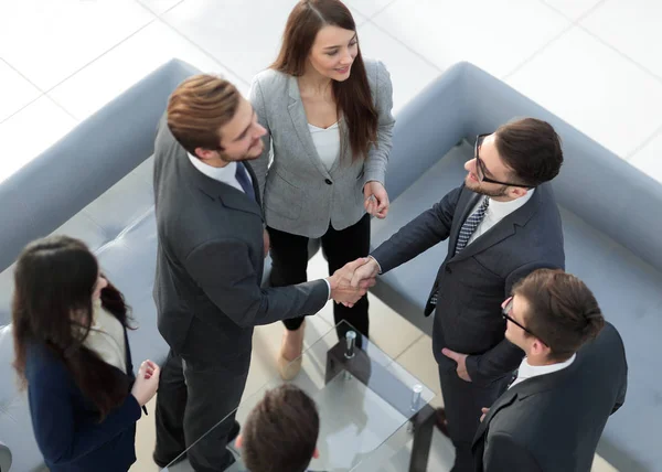 Pessoas, trabalho e conceito corporativo - reunião de equipe de negócios em de — Fotografia de Stock