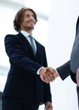 Bir iş tokalaşmasının kapanışı