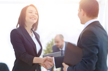 karşılıklı iş ortakları ofiste.