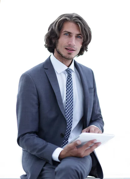 Ritratto di uomo d'affari con tablet digitale — Foto Stock