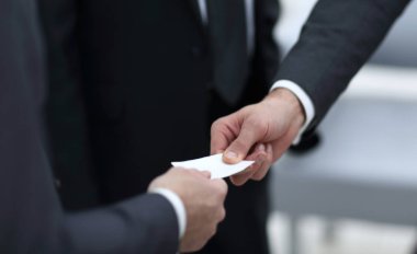 Kartvizit ortağına teslim işadamı.