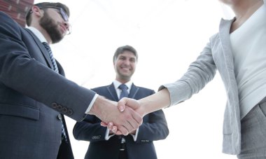 Karşılıklı görüşmelerde önce iş ortakları.