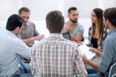up.business takım finansal veriler tartışırken kapatın