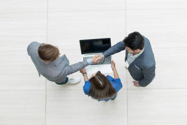 en iyi view.business insanlar el sıkışan