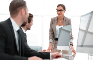 ofiste İşyerinde şirket çalışanları