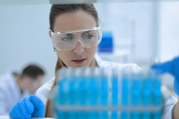 Test tube in scientist hand in laboratory — Stock Photo, Image