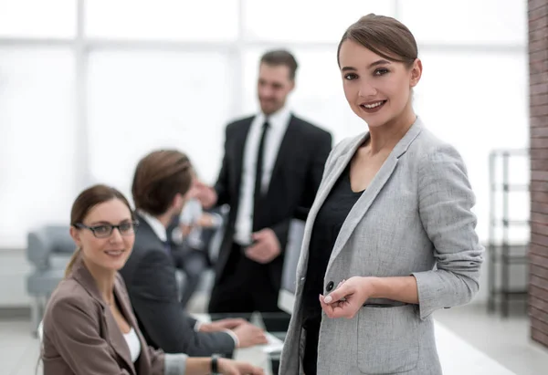 Team di lavoro discute questioni attuali — Foto Stock