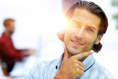 başarılı bir adam portresi