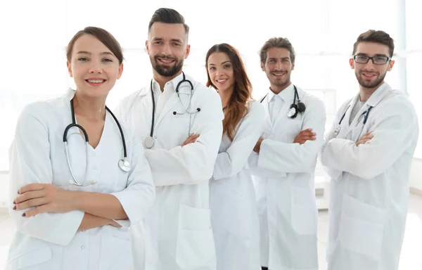 Portrait d'un groupe réussi de médecins stagiaires . — Photo