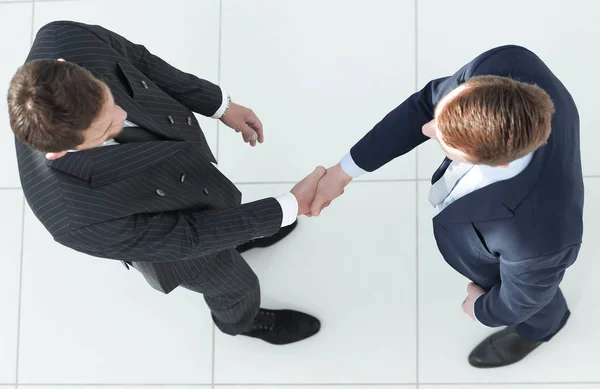 Visa från top.handshake, affärspartners, isolerad på vit bakgrund. — Stockfoto