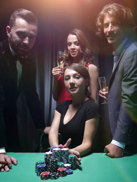 Woman doing all-in playing poker — Stock Photo, Image