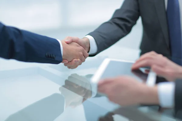 Hombres de negocios haciendo apretón de manos. Concepto empresarial . —  Fotos de Stock