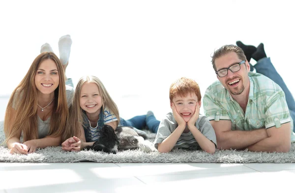 Imagen de fondo de una familia feliz en un nuevo apartamento —  Fotos de Stock