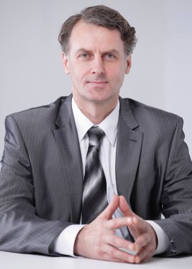 Masada oturan işadamı portresi