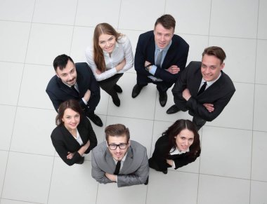 Yukarıdan bak. Genç ve gelecek vaat eden iş adamları