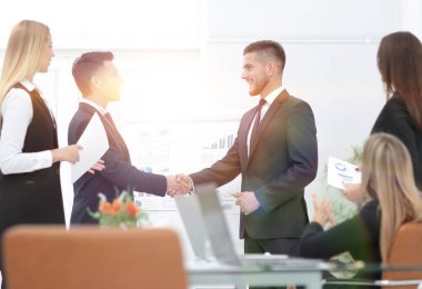 bir iş sunumu önce karşılıklı iş ortaklarının.