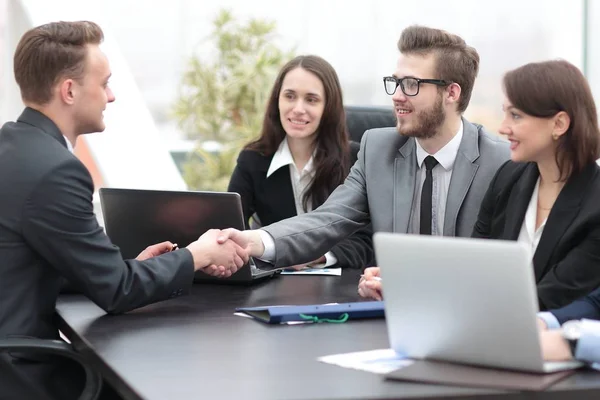 Obchodní handshake obchodních partnerů — Stock fotografie