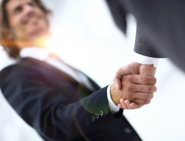 Podejte si ruce, dohodli jsme se mezi dvěma muži v podnikání. — Stock fotografie