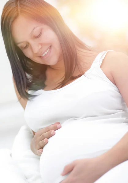 Портрет счастливой беременной . — стоковое фото