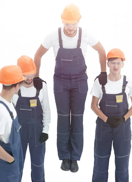 Trabajador de la construcción sentado en los hombros de sus colegas — Foto de Stock