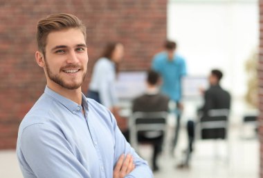 Ortak çalışma süreci, modern ofiste çalışan tasarımcılar..