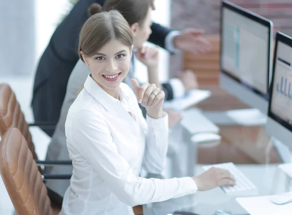 Young employee sitting at a Desk — Stock Photo, Image