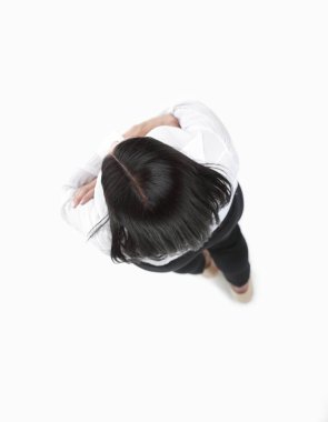 Yukarıdan görüntüleyin. dört gözle genç iş kadını