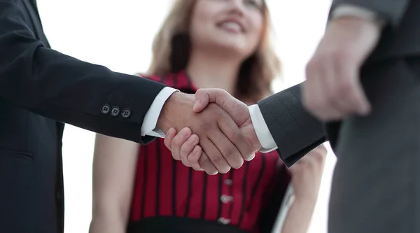 Empresarios apretando las manos después de un buen trato. Concepto empresarial —  Fotos de Stock