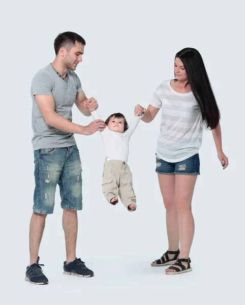 Adoráveis pais brincam com seu filho juntos dentro de casa — Fotografia de Stock