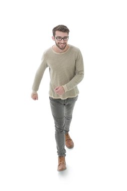 modern genç adam güvenle ileri gider