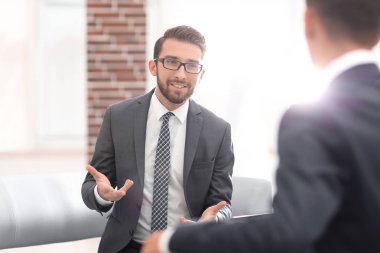 Yeni proje tartışmaya iki iş adamları portresi