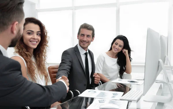 Zakenlieden handbewegingen, tijdens de vergadering — Stockfoto