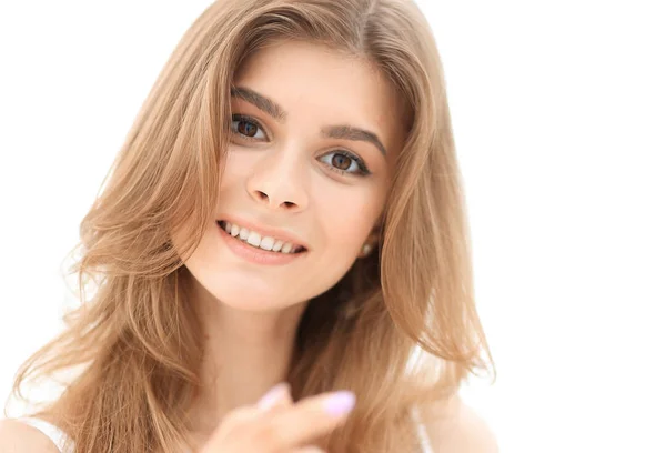 Retrato de cerca de una joven sonriente con maquillaje ligero . — Foto de Stock