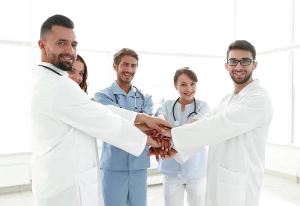 Imagen de fondo de un grupo exitoso de médicos sobre un fondo blanco —  Fotos de Stock