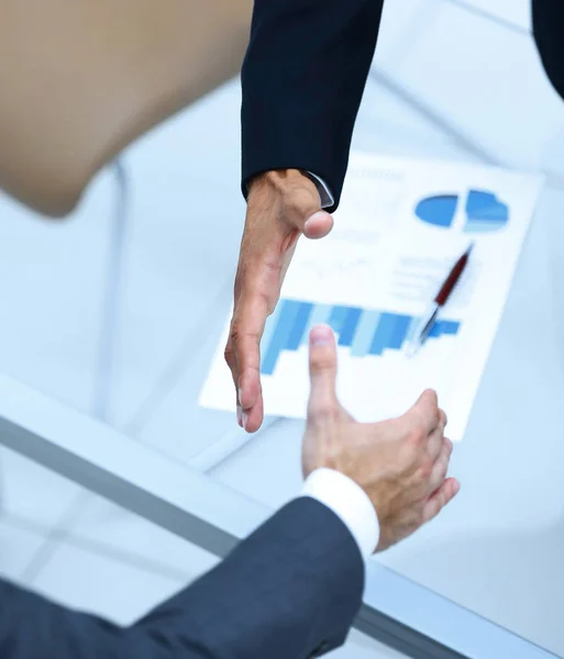 Närbild. Handshake finansiella partner — Stockfoto