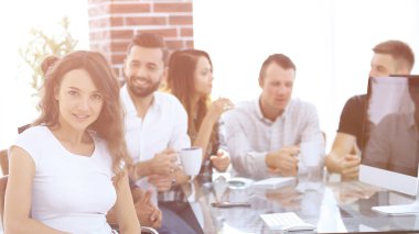 Yaratıcı iş takım tartışıyor