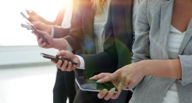 akıllı telefonlar ile çalışan closeup.a grubu
