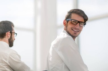 İşyerinde arka view.employees.