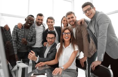 up.Professional iş takım modern ofisindeki kapatın