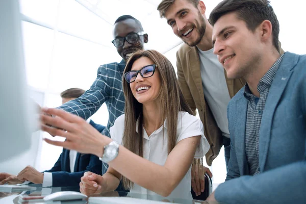 Equipo de negocios close up.successful sentado en el escritorio — Foto de Stock