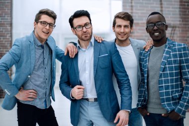 Ofis ve arka plan üzerinde yaratıcı iş takım