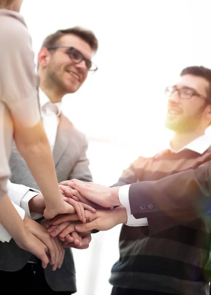 Colegas de negocios con sus manos apiladas juntas — Foto de Stock