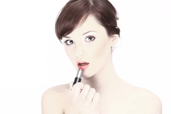 Portret van een jonge vrouw met make-up geïsoleerd op wit — Stockfoto