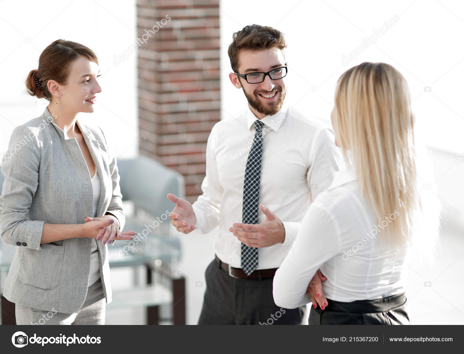 Менеджер Бізнес Команда Розмовляють Офісі Фотографія Простором Зору — стокове фото