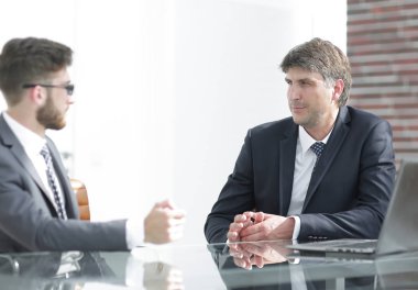 Mutlu iş ortakları belgeleriyle çalışma