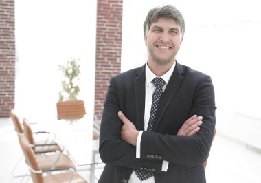 işadamı bir boş konferans salonu bir arka plan üzerinde