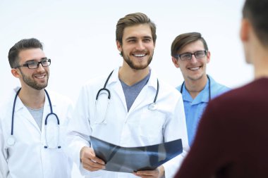 Doktorlar hasta kurtarma tebrik