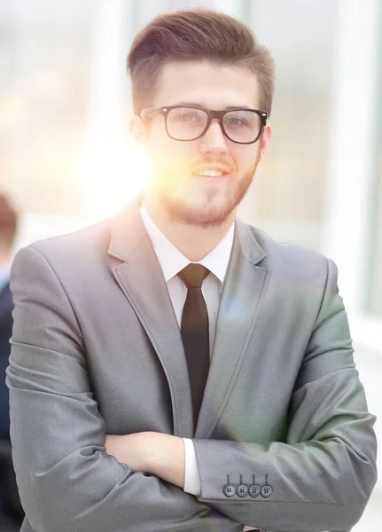 Retrato de empresario exitoso en la oficina — Foto de Stock