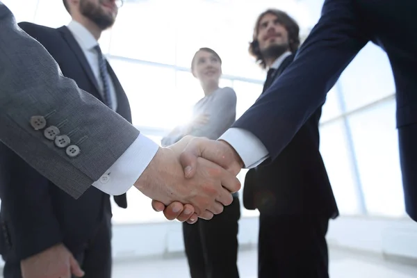 Concetto di business handshake uomini d'affari — Foto Stock