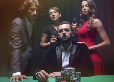 Çekici genç beyaz adam olun bahis casino